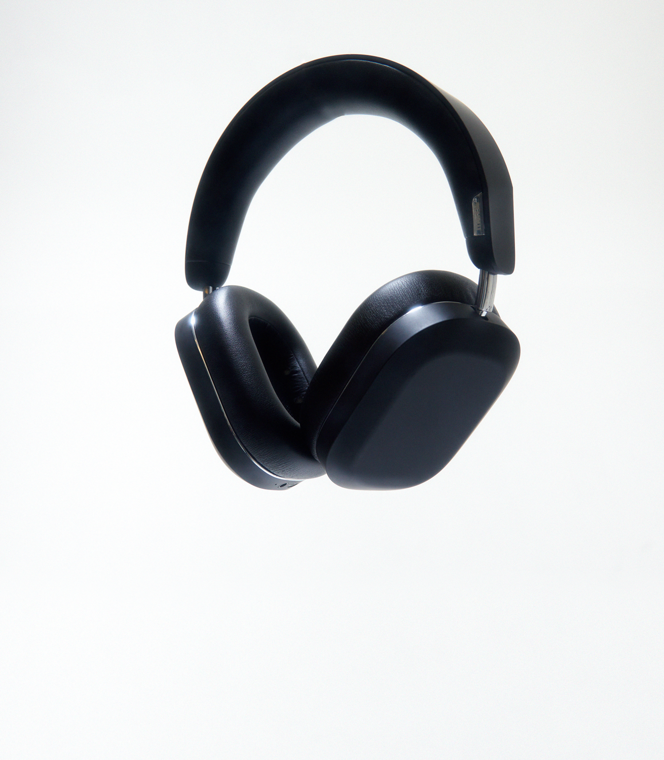 Mondo by Defunc Headphone - Over-Ear - Black